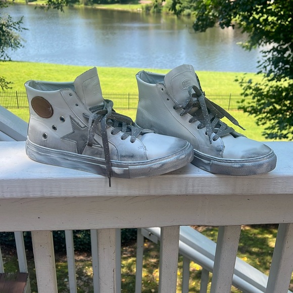 Dingo  1969 Distressed Silver Star White Leather High Tops Womens Size 9M - Picture 1 of 9